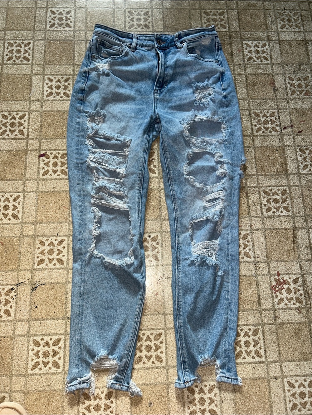 American Eagle Outfitters Light Wash Ripped Jeans